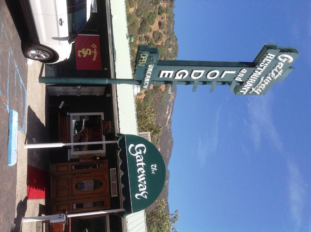 ת'רי ריברס The Gateway Restaurant & Lodge מראה חיצוני תמונה